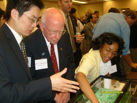 Dr. Tan describing the NSF project to Congressman Vernon Ehlers (R-MI)
